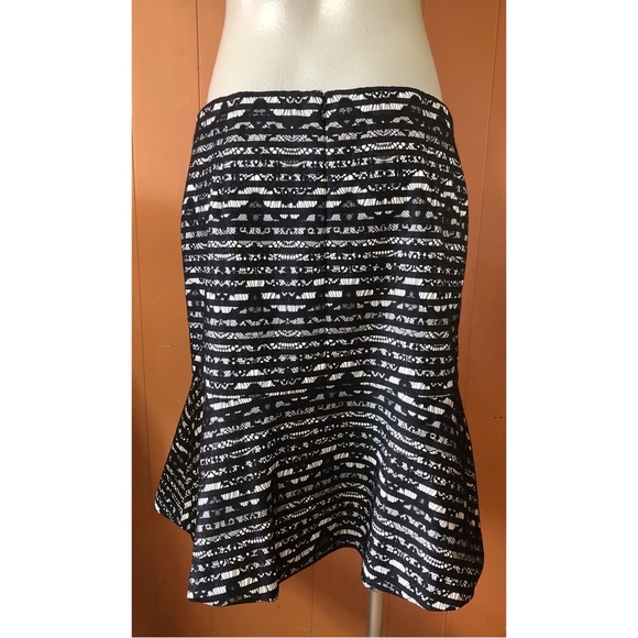 Ann Taylor Lace & Stripes Black & White Trumpet Skirt 6 - Picture 4 of 9
